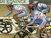 На 38-м году жизни от рака скончался чемпион мира по велогонкам Робер Сассон