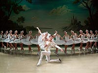 Государственный балет на льду Санкт-Петербурга представляет "Золушку" и "Лебединое озеро"