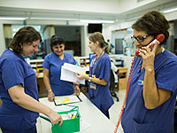 Приемное отделение больницы "Кармель" в Хайфе заполнено на 220%