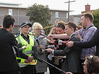 Представительница полиции Мельбурна дает комментарии журналистам (архив)