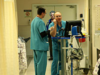 Персонал приемных отделений больниц в Хайфе не справляется с наплывом пациентов  