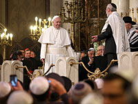 Папа Римский Франциск впервые посетил синагогу