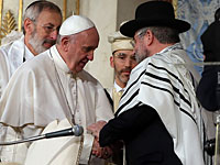 Папа Римский Франциск впервые посетил синагогу  