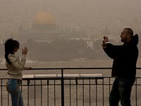 Пыльная буря в Израиле: ветер до 80 км/ч, волны до 9 метров