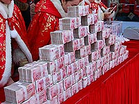   В Китае рухнула крупнейшая финансовая пирамида: 900 тысяч вкладчиков потеряли 8 миллиардов долларов