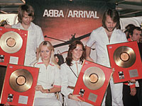 Израильские музыканты исполняют песни группы ABBA