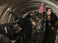 Боевики ХАМАС в одном из туннелей в Газе