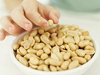 Употребление арахиса во младенчестве впоследствии снижает риск развития аллергии на арахис 