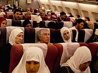 Мусульманки, "уставившиеся" на стюардессу, выведены из самолета полицией