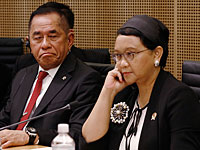 Министр обороны Риямизард Риякуду и министр иностранных дел Индонезии Ретно Марсуди