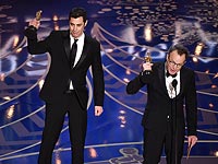 Томас Маккарти и Джош Сингер ("В центре внимания")  на церемонии вручения премии "Оскар". 28 февраля 2016 года