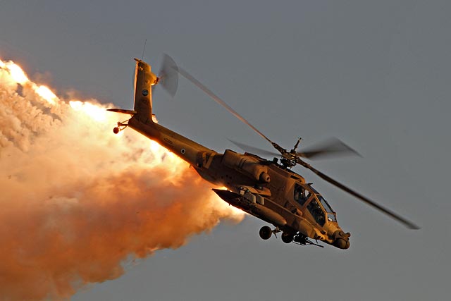   Ударный вертолет Boeing AH-64 Apache