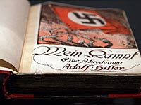 Принадлежащий самому Гитлеру экземпляр "Майн Кампф" продан с аукциона за $20.655