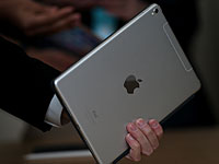 Apple представила бюджетный  iPhone и "компактный" iPad Pro