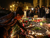 В ночь на 23 марта в центре Брюсселя на бульваре Анспах перед зданием Биржи около двух тысяч жителей города и иностранных туристов со свечами собрались на молчаливую панихиду
