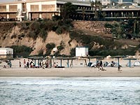 Минздрав снял запрет на купание на пляжах Тель-Авива и Герцлии  