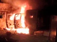 Арабы напали на двух солдат ЦАХАЛа, по ошибке заехавших в Каландию, и сожгли их машину