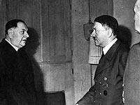 Адольф Гитлер и Милан Недич, премьер-министр "правительства национального спасения" Сербии в 1940 году