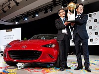 В главной номинации &#8211; "Всемирный автомобиль года" &#8211; победу одержал родстер Mazda MX-5. 