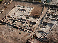 Аэроснимок древней синагоги в районе поселка Мигдаль
