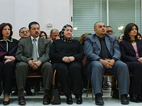 Семья Махмуда Аббаса в 2005 году: в центре его жена Амина, слева Ясир с женой Халой, справа Тарик с женой Нисрин