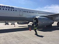 После того, как самолет успешно совершил посадку в аэропорту Мюнхена, первый пилот сообщил пассажирам: "Теперь мы в безопасности"