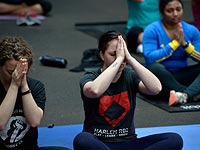 Расслабление и концентрация: утренняя йога в Бостоне. Фоторепортаж