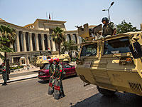 Рядом с площадью Тахрир дежурят бронетранспортеры