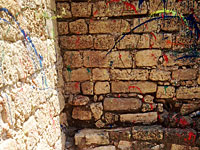 Управление древностей выдвинуло ультиматум подросткам, разрисовавшим крепость Ашдод-Ям