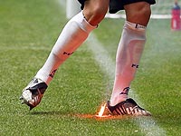 Матч "Гетеборг" &#8211; "Мальме" был прекращен после того, как петарда разорвалась под ногами футболиста