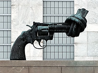 Скульптура "Без насилия", Нью-Йорк