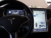Автопилот электромобиля Tesla Model S стал виновником ДТП. ВИДЕО