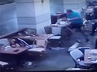 Теракт в "Сароне": один из посетителей ресторана заставил террориста выронить оружие