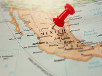 В Мексике столкнулись бензовоз и внедорожник, погибли восемь человек