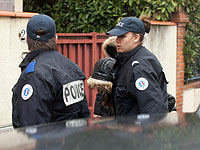 В пригороде Парижа сосед зарезал полицейского и взял в заложники его жену и сына