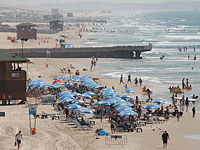 На двух пляжах Бат-Яма едва не утонули 12-летняя девочка и 30-летняя женщина