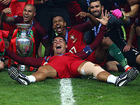 Португальцы впервые стали чемпионами Европы по футболу. Фоторепортаж