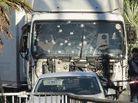 Daily Mail: грузовик террориста простоял на улице девять часов