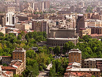 В Ереване эвакуируют жителей домов в районе захваченного здания полиции
