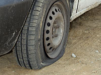 Житель Хайфы, проколовший шины у 12 машин, сам сдался полиции