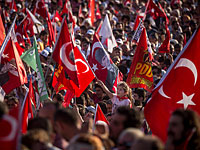 В Стамбуле проходит многотысячный митинг в поддержку демократии