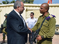 Министр обороны Авигдор Либерман посетил батальон бедуинских следопытов