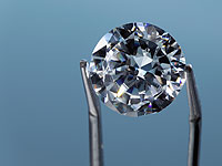 В ЮАР продан алмаз весом 121 карат   