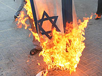 Сторонники Сандерса жгут израильские флаги под лозунгом "Да здравствует интифада!"