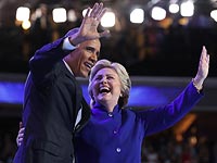 Брак Обама и Хиллари Клинтон на конференции Демократической партии. 27 июля 2016 года