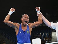 Бокс: в финале бразилец победил француза