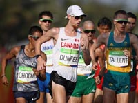 Ходьба на 50 км: японец дисквалифицирован за атаку на соперника, бронзовым призером стал канадец