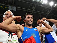 Вольная борьба: в финале россиянин победил азербайджанца