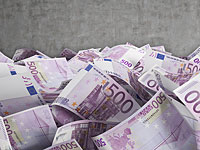 Работники польской свалки нашли полмиллиона евро в старом пылесосе