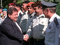 Биньямин Бен-Элиэзер в 2002 году